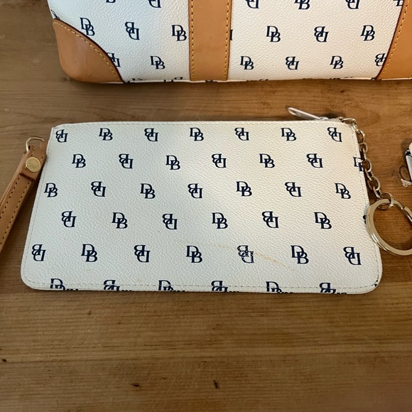 Vintage Dooney and Bourke Handbag - Picture 10 of 10